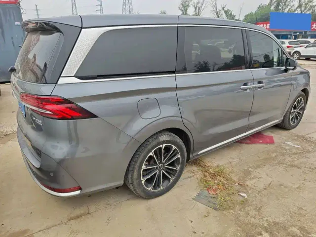 Roewe iMAX8 — Фото автомобиля 11