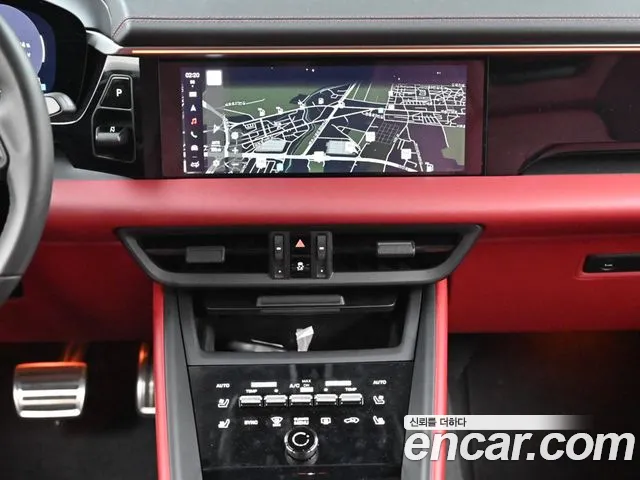 Porsche Macan Electric — Фото автомобиля 14