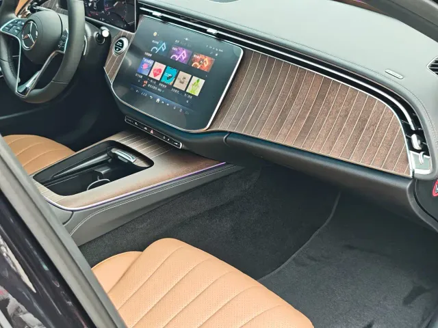 Mercedes-Benz E-Class — Фото автомобиля 14