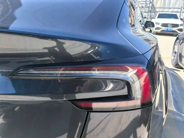Tesla Model 3 — Фото автомобиля 7