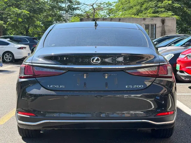 Lexus ES — Фото автомобиля 7