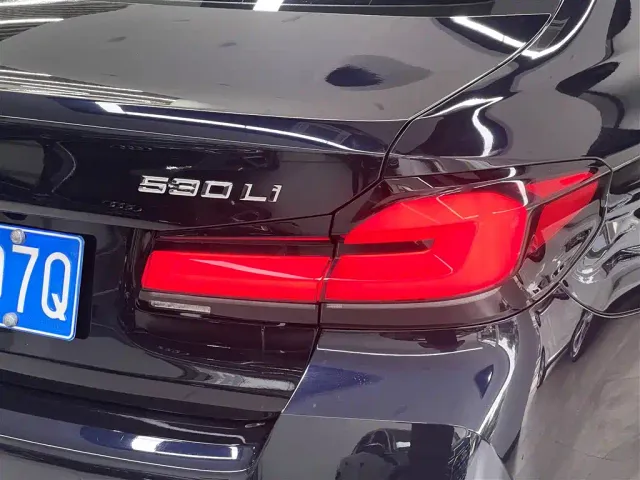 BMW 5 Series — Фото автомобиля 8