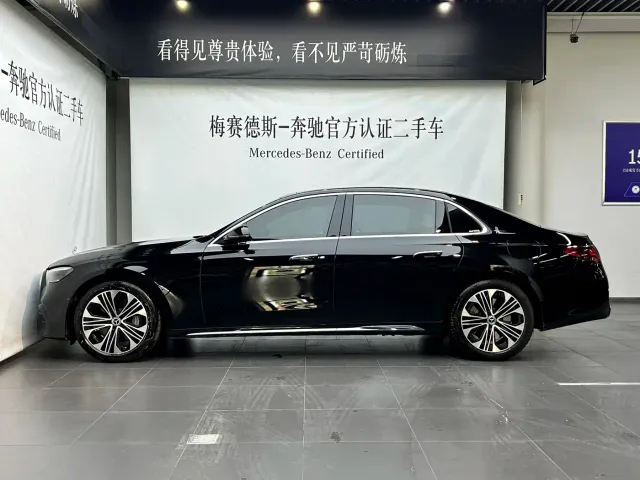 Mercedes-Benz E-Class — Фото автомобиля 3