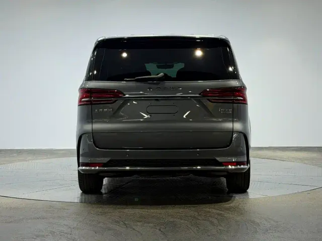 Roewe iMAX8 — Фото автомобиля 5