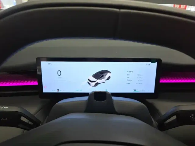 Lynk & Co Z20 — Фото автомобиля 11
