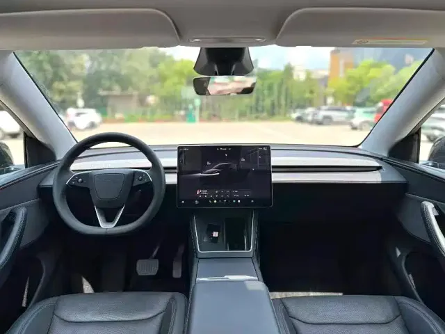 Tesla Model Y — Фото автомобиля 6