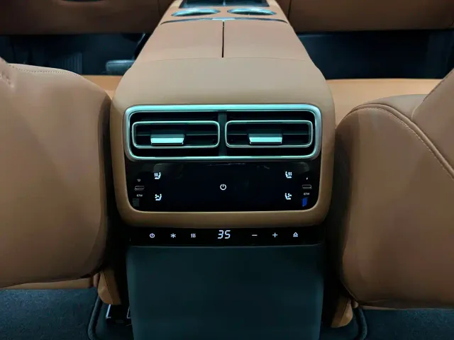 Li Auto L6 — Фото автомобиля 11
