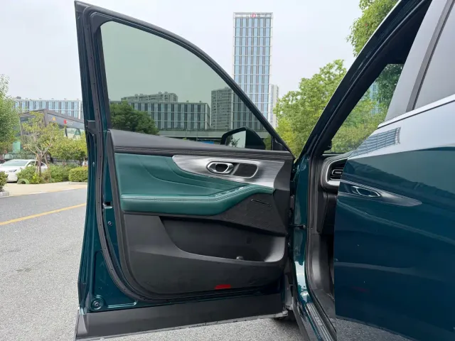 GAC Trumpchi GS8 — Фото автомобиля 10