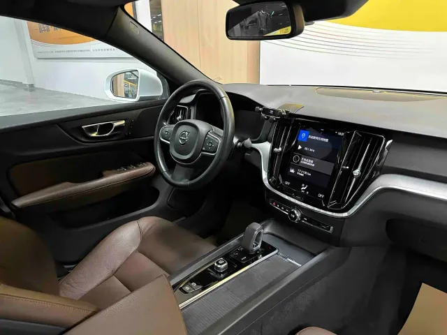Volvo S60 — Фото автомобиля 10