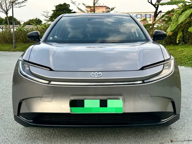 Toyota bZ5 — Фото автомобиля 2