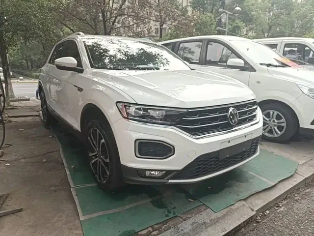 Volkswagen T-Roc — Фото автомобиля 3