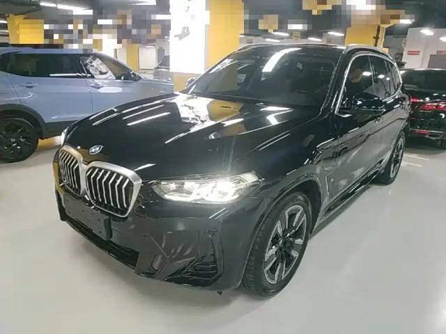 Фотография автомобиля — BMW iX3