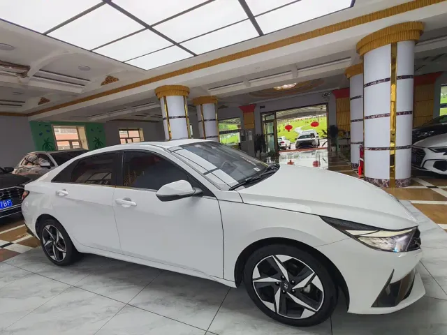 Hyundai Elantra — Фото автомобиля 4