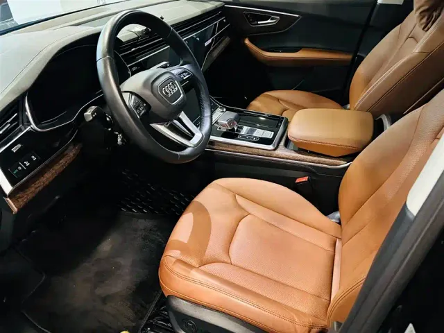 Audi Q7 — Фото автомобиля 10