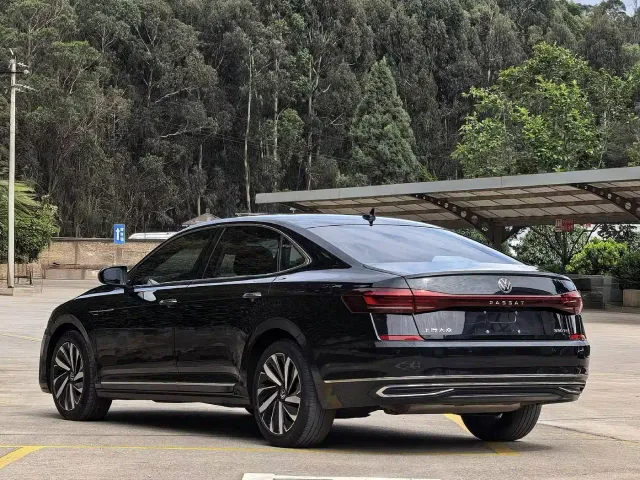 Volkswagen Passat — Фото автомобиля 9