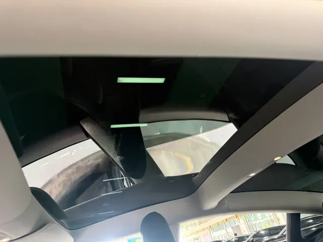 Tesla Model 3 — Фото автомобиля 17