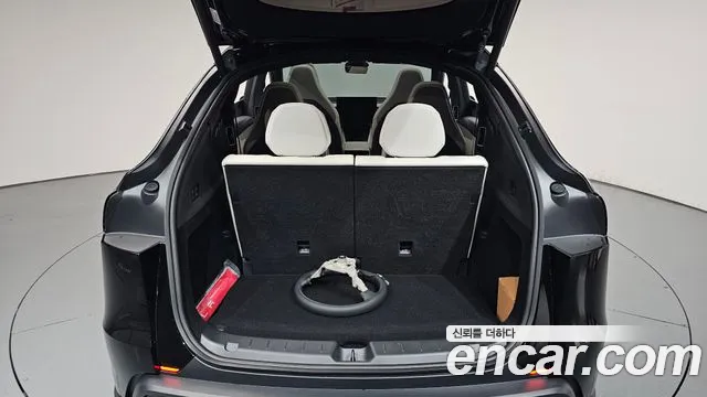 Tesla Model Y — Фото автомобиля 26