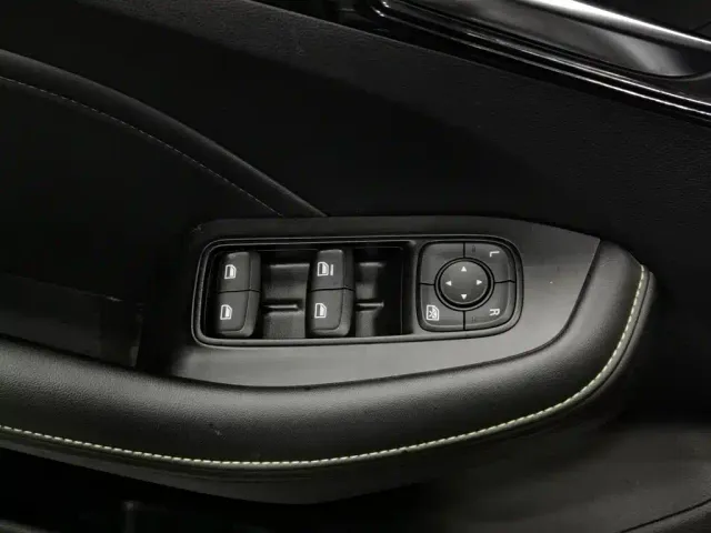 Roewe i5 — Фото автомобиля 9
