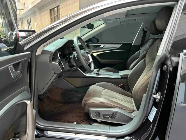 Audi A7L — Фото автомобиля 18