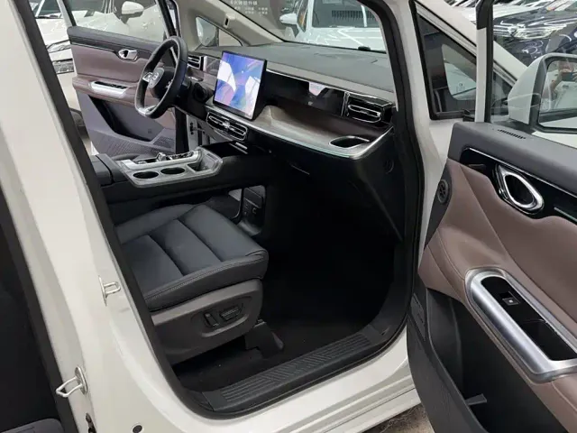 GAC Trumpchi E8 — Фото автомобиля 18
