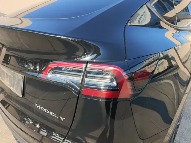 Tesla Model Y — Фото автомобиля 7