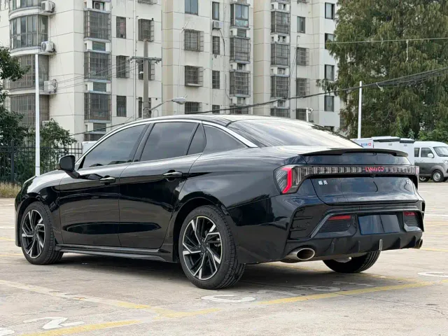 Lynk & Co 03 — Фото автомобиля 6