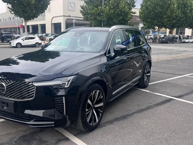 Volvo XC90 — Фото автомобиля 3