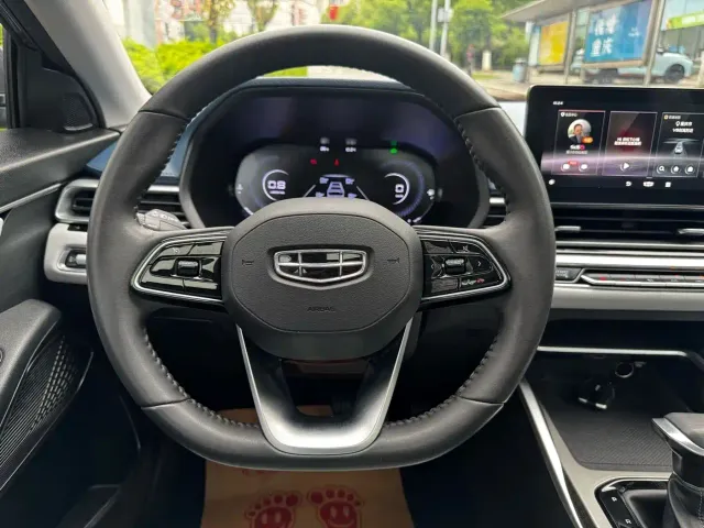 Geely Emgrand — Фото автомобиля 17