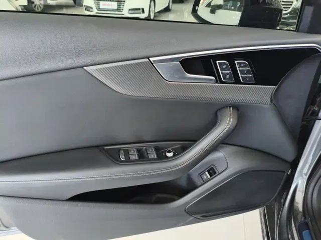Audi A4L — Фото автомобиля 7