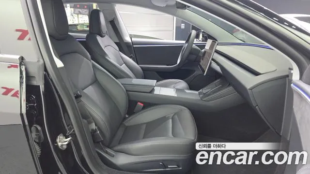 Tesla Model 3 — Фото автомобиля 10