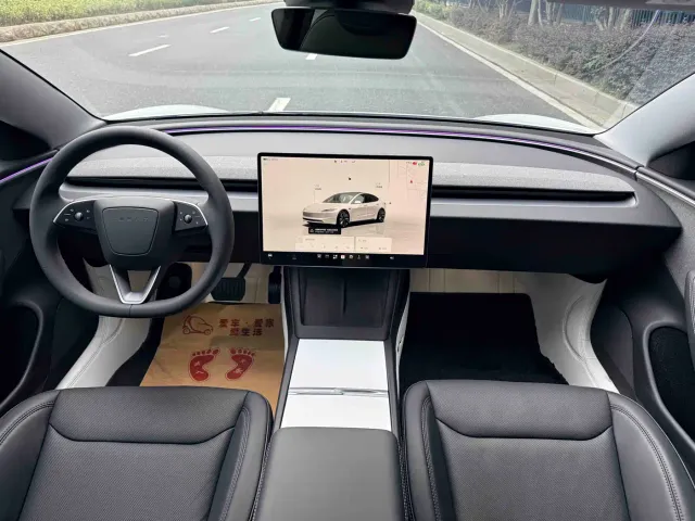 Tesla Model 3 — Фото автомобиля 13