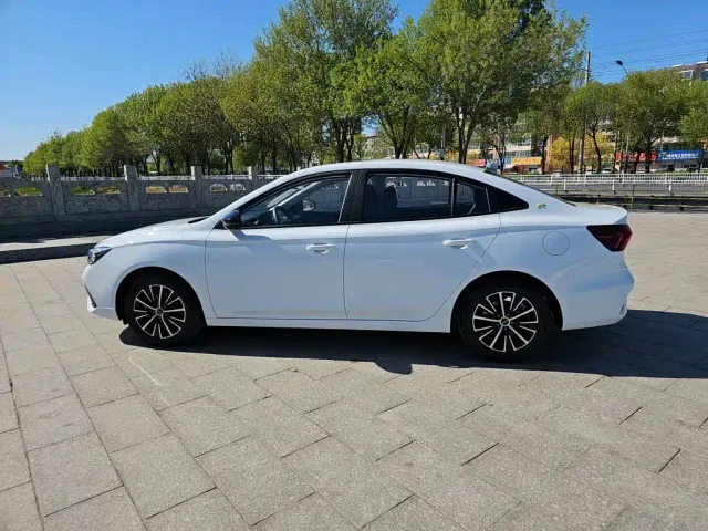 Roewe i5 — Фото автомобиля 16
