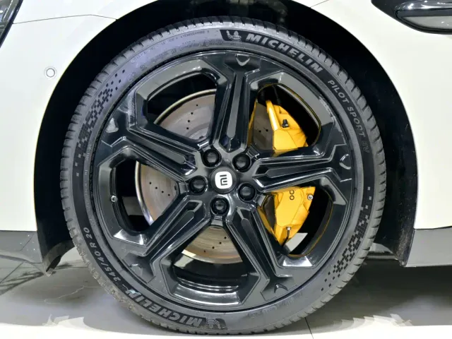 Xiaomi SU7 — Фото автомобиля 22