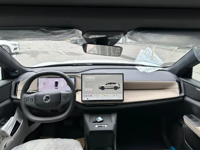 Volvo XC70 Plug-in Hybrid — Фото автомобиля 10