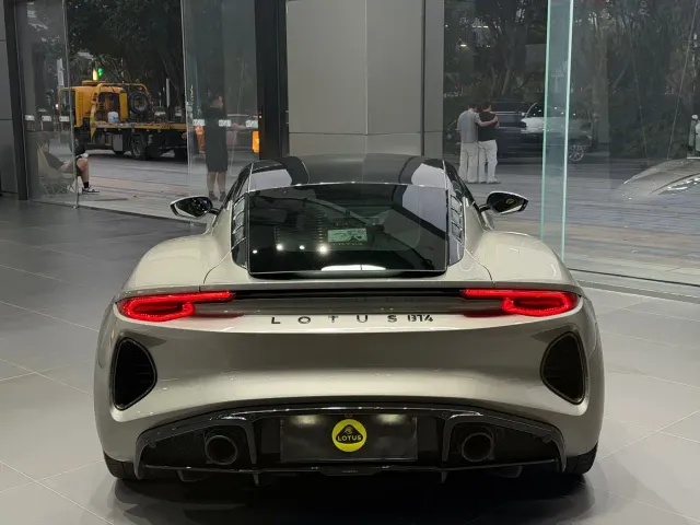 Lotus Emira — Фото автомобиля 4