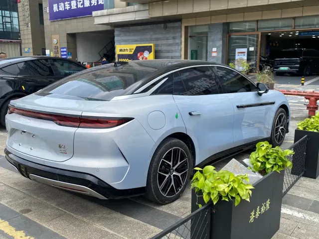 BYD Han L — Фото автомобиля 15