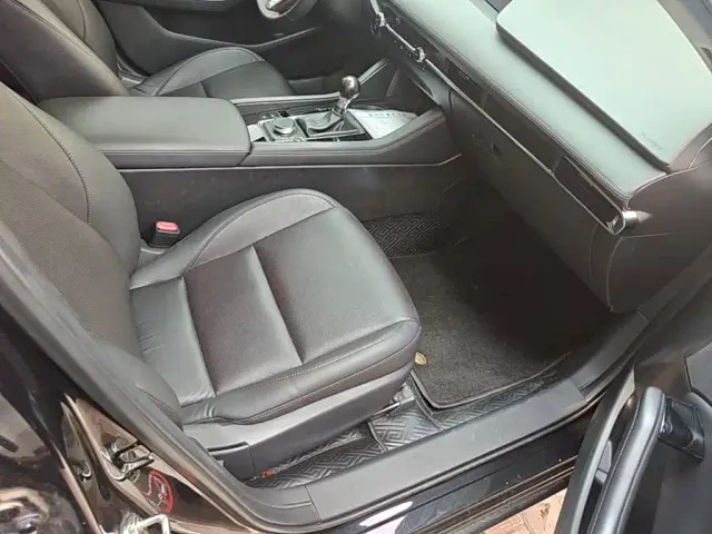 Mazda Axela — Фото автомобиля 24