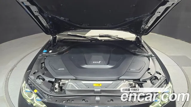 BMW i4 — Фото автомобиля 9