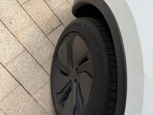 Tesla Model Y — Фото автомобиля 12