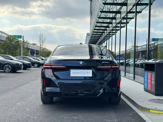 BMW 5 Series — Фото автомобиля 4
