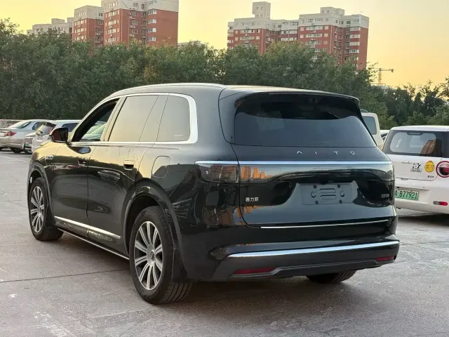 Aito M8 — Фото автомобиля 13