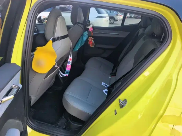 Volvo EX30 — Фото автомобиля 16