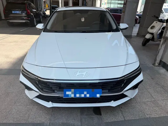 Hyundai Elantra — Фото автомобиля 2