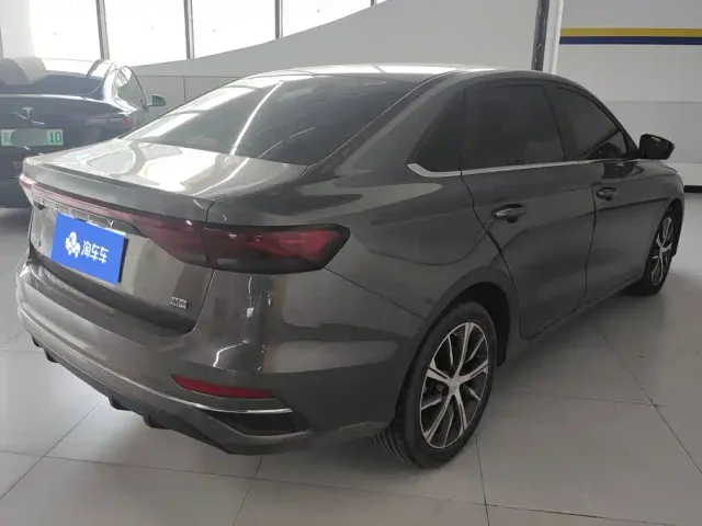 Geely Emgrand — Фото автомобиля 3