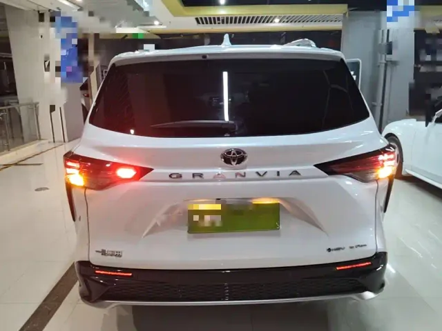 Toyota Granvia — Фото автомобиля 5