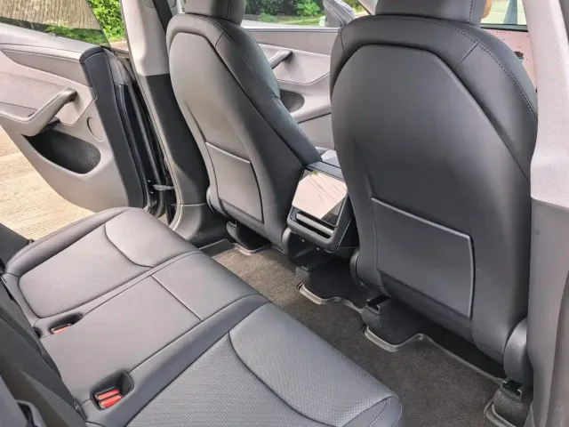 Tesla Model Y — Фото автомобиля 7