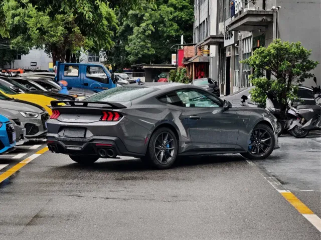 Ford Mustang — Фото автомобиля 3