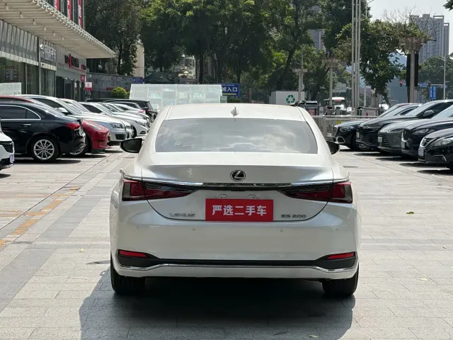 Lexus ES — Фото автомобиля 7
