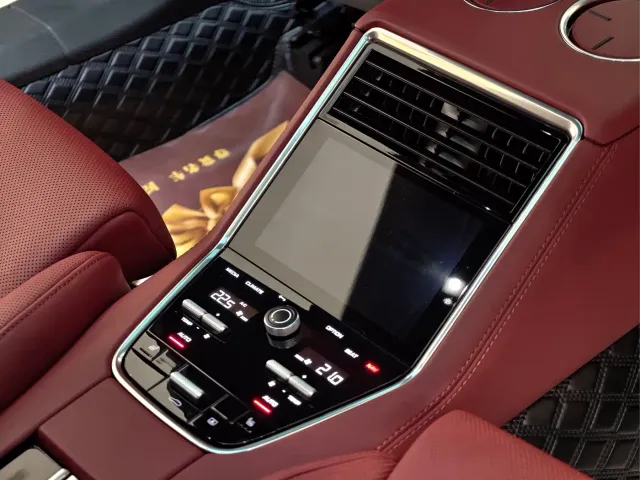 Porsche Panamera — Фото автомобиля 11