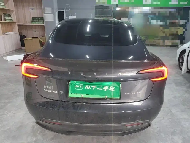 Tesla Model 3 — Фото автомобиля 5